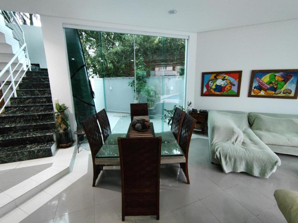Casa Linda E Espacosa Com Piscina No