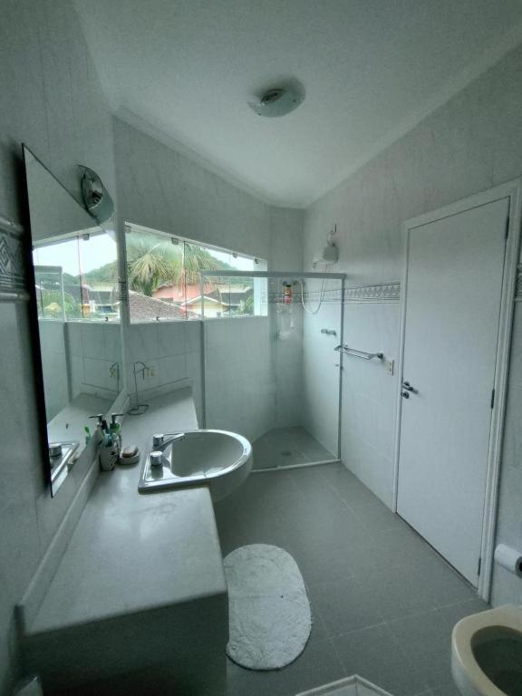 Casa de férias Casa Linda E Espacosa Com Piscina No