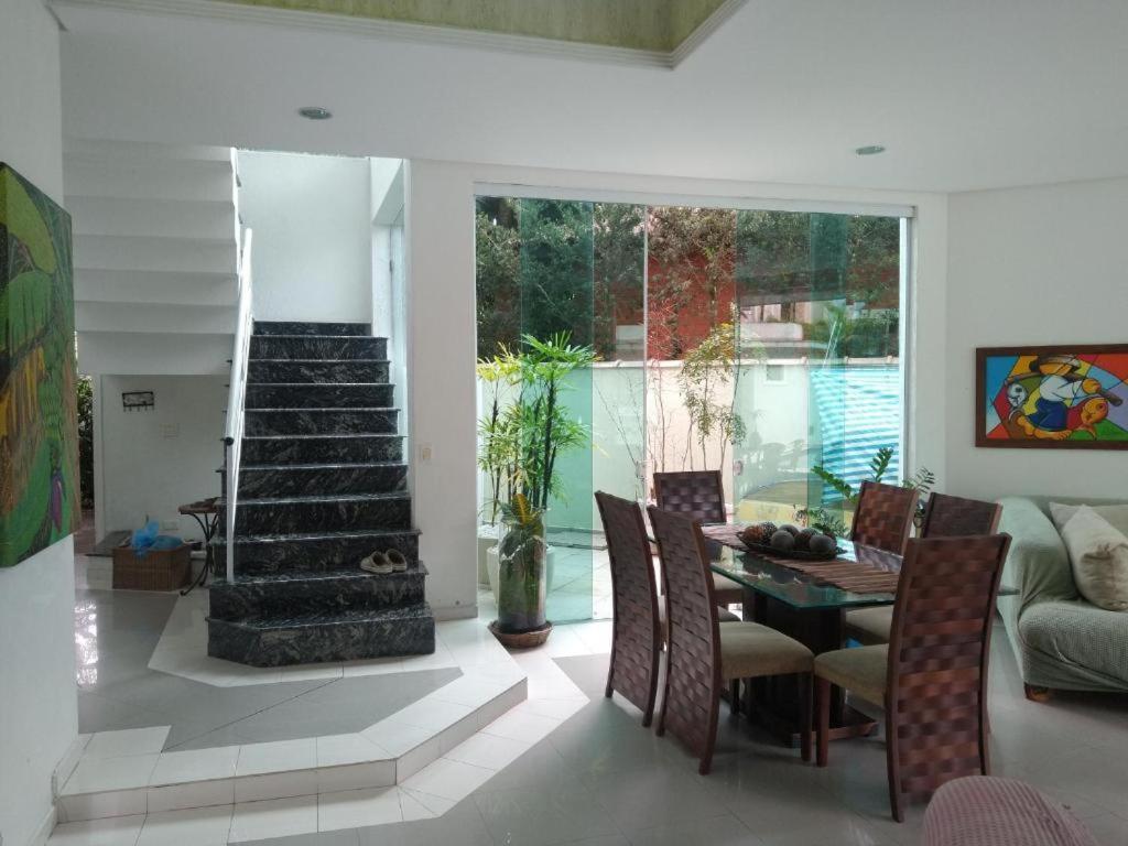 Casa de férias Casa Linda E Espacosa Com Piscina No
